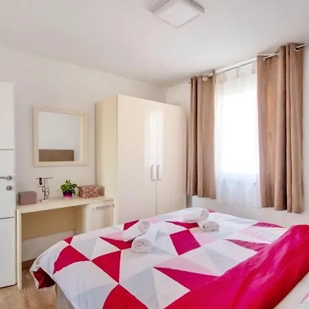2 Bedroom In בית נופש *