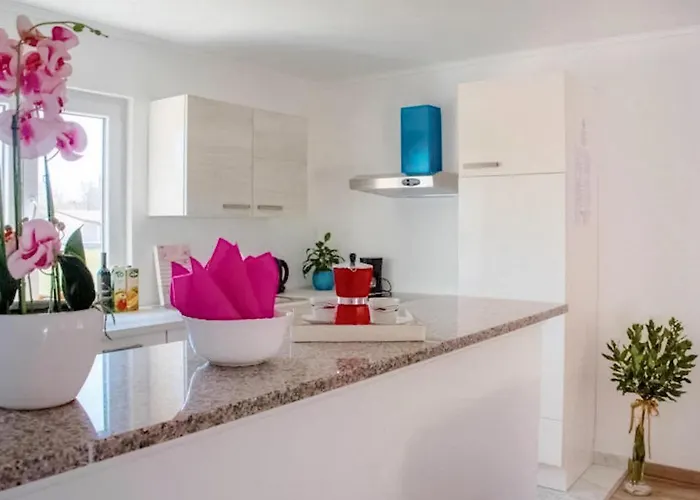 2 Bedroom In Nyaraló Rovinj